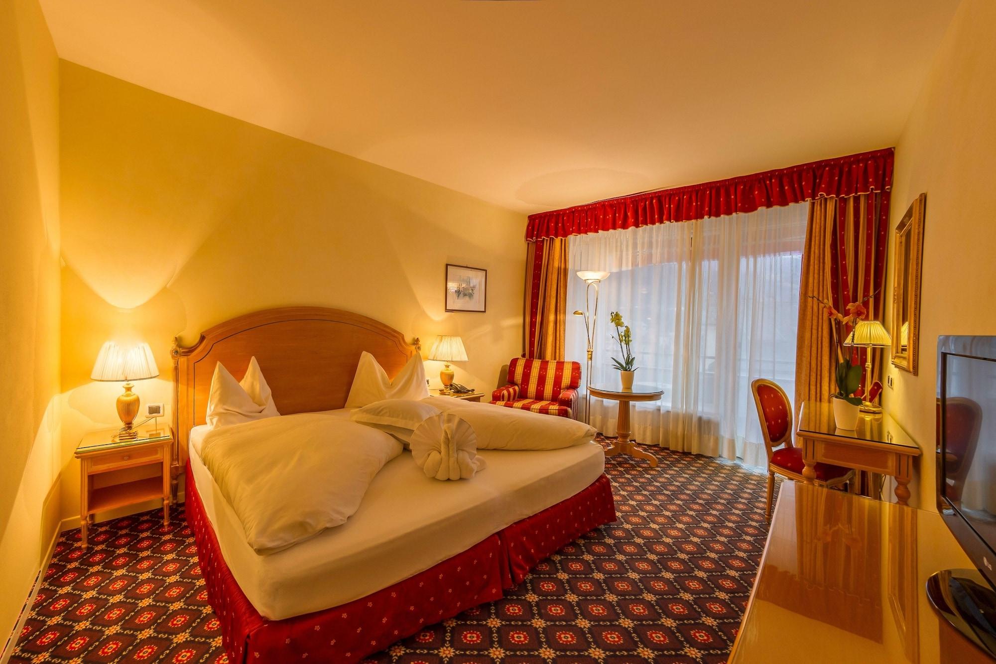 Dominik Alpine City Wellness Hotel - Adults Only Bressanone Dış mekan fotoğraf