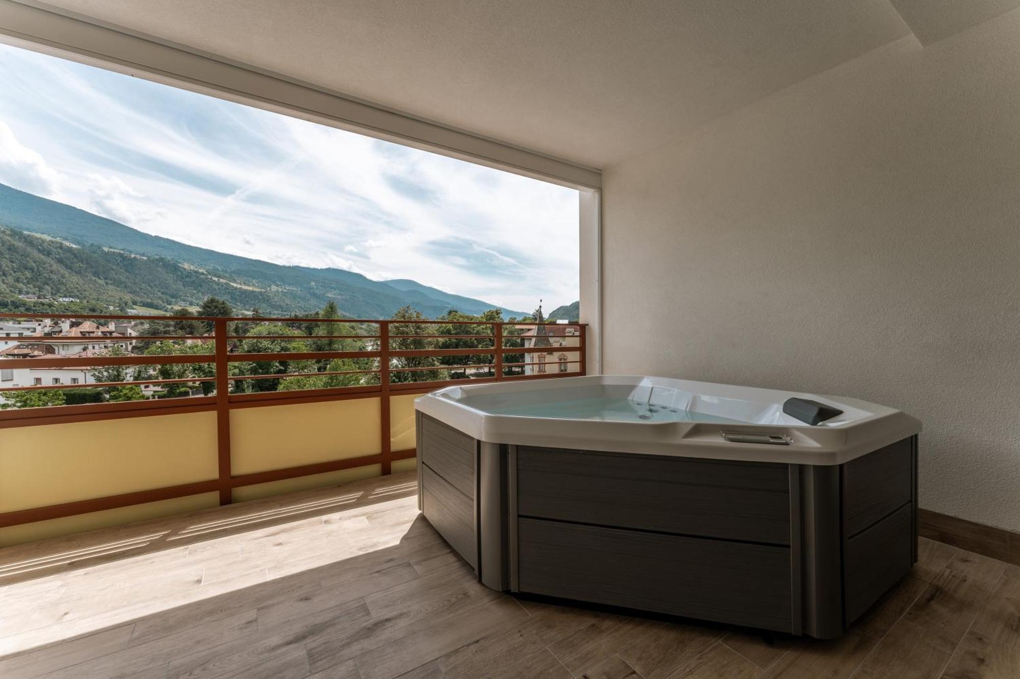 Dominik Alpine City Wellness Hotel - Adults Only Bressanone Oda fotoğraf